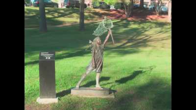 Graded a couple of shots i recorded earlier today, included apple log in the before/after.