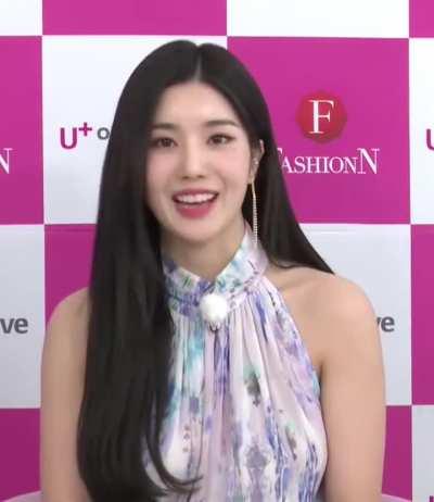 Kwon Eunbi seated Jiggles