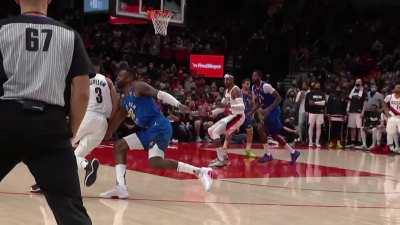 [Highlight] CJ McCollum banks in the floater to beat the 2nd quarter buzzer