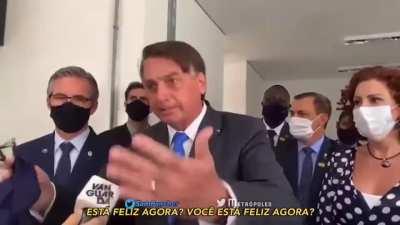 Bolsonaro surta com pergunta de jornalista