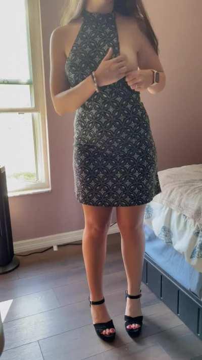 Do ya like my dress 😇