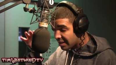 Is drake spitting 🔥🔥🔥???
