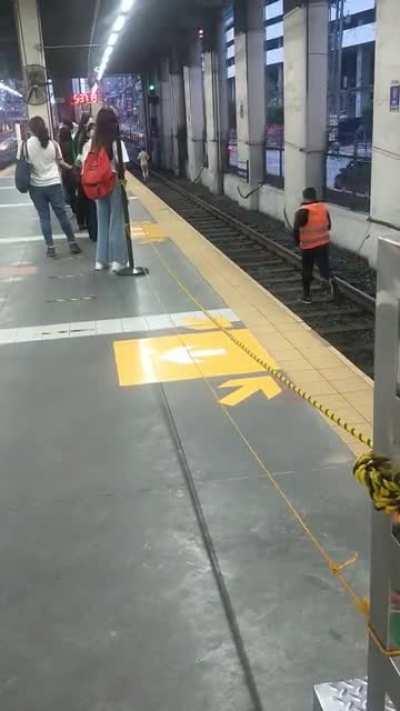 Umagang ganap sa MRT Boni.