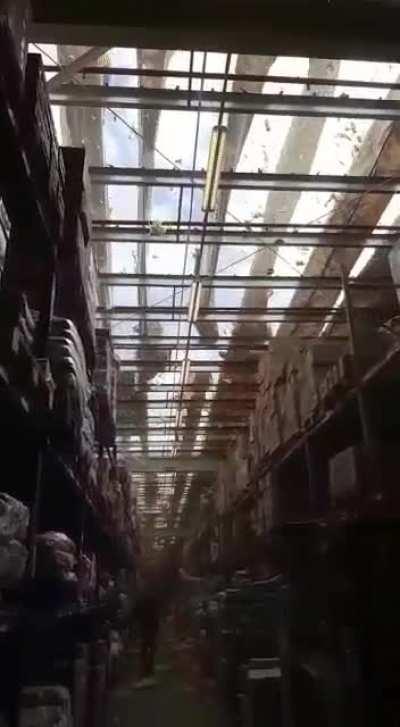 Otro poco de viento patagonico. Deposito de Waltmart. Comodoro