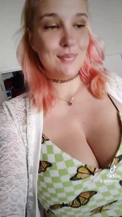 Just sitting down 😁 @sarothica