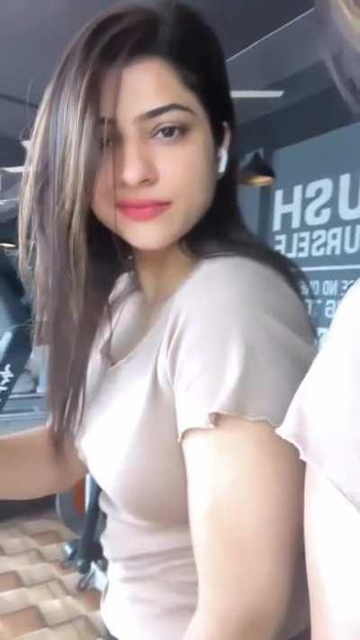 Meenakshið¥µð¥µð¥µ gimme a chance to lick those juicy pits darling