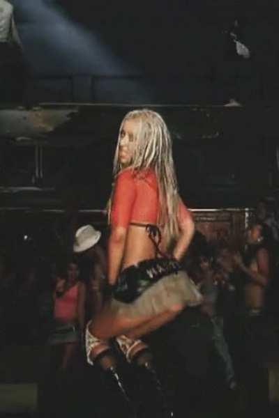 Christina Aguilera working her hips.