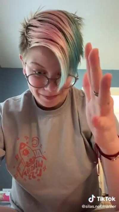 “Some of y’all wanna know where that video is...” (and she is talking about a pisskink 🚿😳)