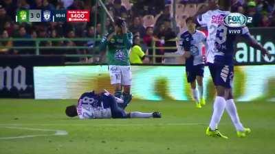 Soccer player dislocated his ankle 9 minutes into his professional debut.