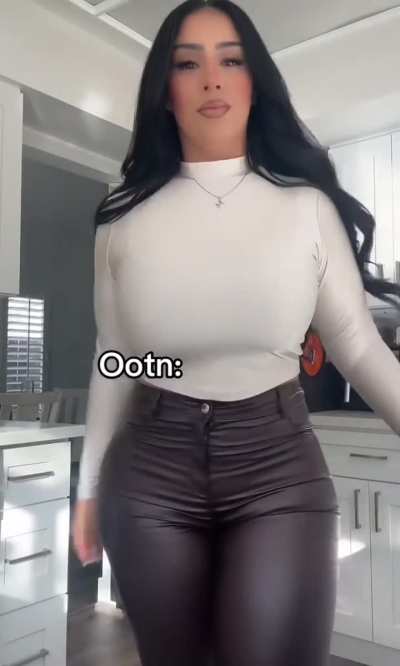 Fat ass in Leather pants🍑