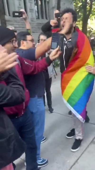 Kanada da lgbt hastalıktır diyen müslüman göçmen ile gay göçmen tartışıyor eleman Fransızca 