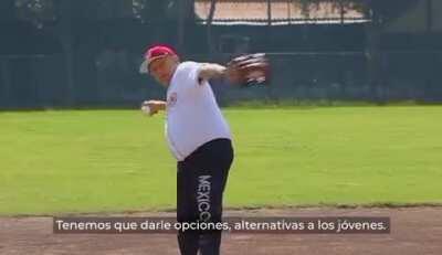 No entiendo por qué nunca se hizo viral este video...