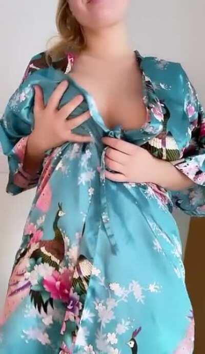 Refilmed this so many times attempting a slow strip tease and failing so fuck it have it all in one go