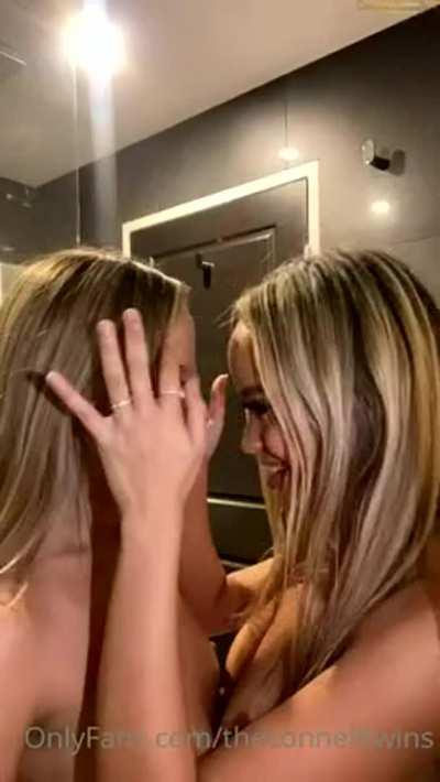 TWINS👭 GIRLS✌️✌️🔥 Links in comments 👇🏻🔥