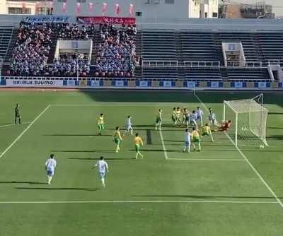 The most bizarre setpiece routine pulled off in a Japanese football match 😂😂