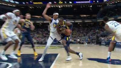 [Highlight] Caris LeVert beats the double team with the sweet behind the back pass to Sabonis, who gets an and-one