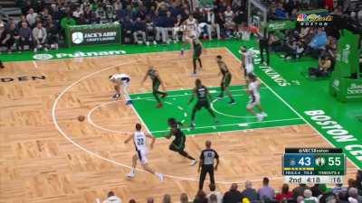 [Highlight] Jaylen Brown mashes the jam right in Anthony Black's face