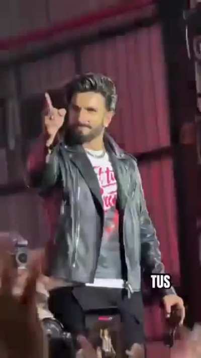 Dhar: I said not a word Ranveer got it!! Le Ranveer 😅