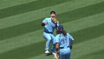 [Highlight] [Highlight] Shohei Ohtani scores from first after the Blue Jays lose the ball in the sun.