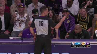 [Highlight] The 24 second shotclock malfunctions and causes the game to stop