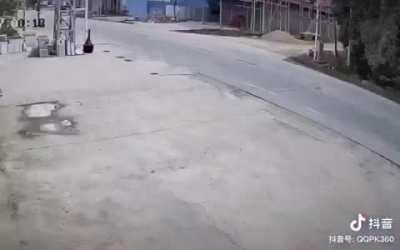 Tesla lost control when parking and took off to hit 7 vehicles killing 2. Driver found not under influence. (Chaozhou, Guangdong on Oct. 5)