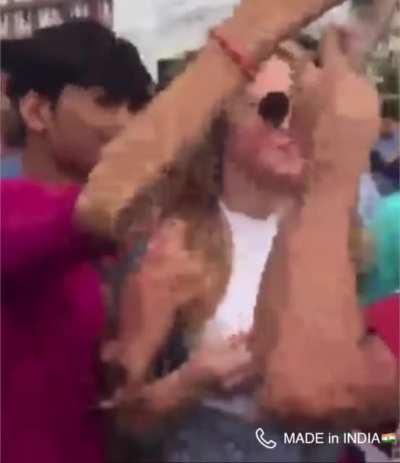 To go sunbathing in INDIA (Full 1 minute Video)