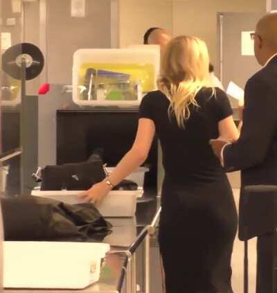 Dakota Fanning at the airport