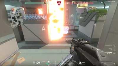 Two of my better VALORANT clutches (00.06 seconds left)