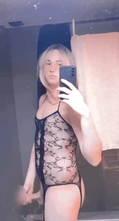 Are there any guys i can send girlcock pics ?