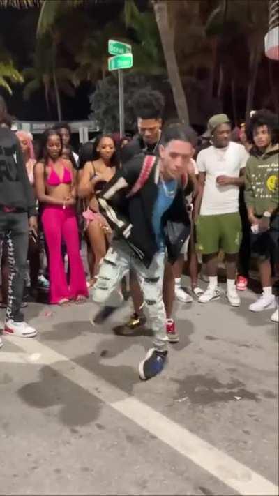 This dudes footwork is absolutely amazing