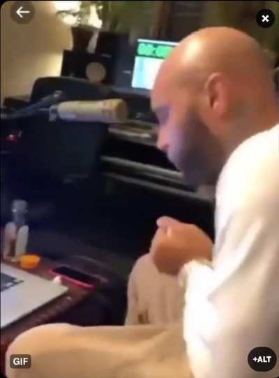 Aye!  Friend Of The Show Latto just dropped a track for all you Ngas who don’t like paying for The Patreon….Shoutout to all you Ngas that gotta wait til it’s your birthday to go outta town….Damn Son. 👏🏾🎩💸✨