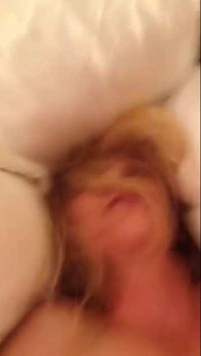 White milf handling a bbc