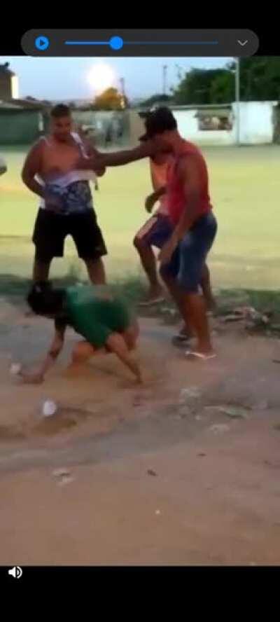 D or V? That head kick though