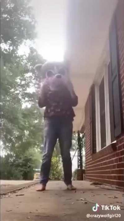 She got me hoooowwwwling!