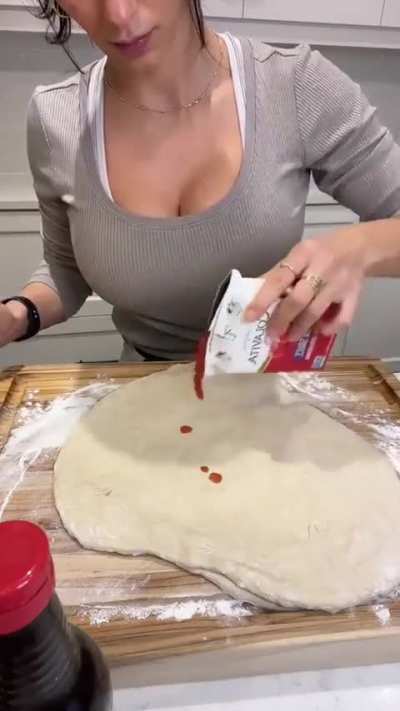 They tell me there’s a pizza in this video