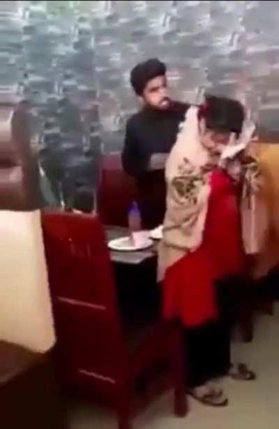 to sneak out for dinner with a guy your mom hates