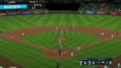 [Highlight] [Highlight] Eugenio Suarez takes an extra base in extras with some heads up baserunning