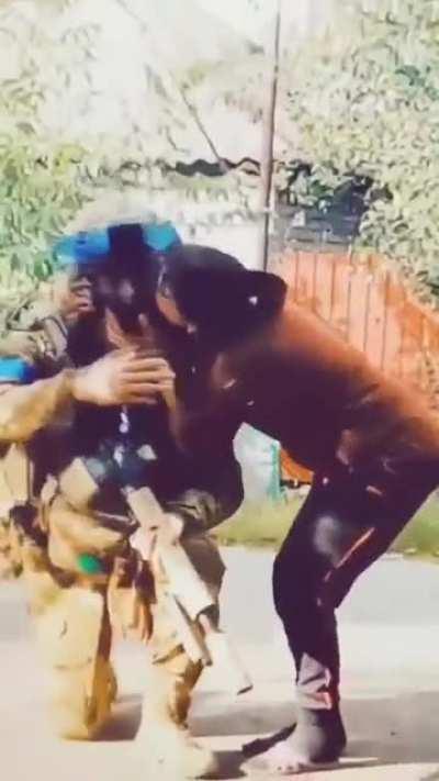 Ukrainian flags are back where they belong! 🇺🇦 Over 300 (!) villages and towns have been recently liberated in the Kharkiv region. The way the locals meet Ukrainian defenders after months of occupation is truly moving 🌻