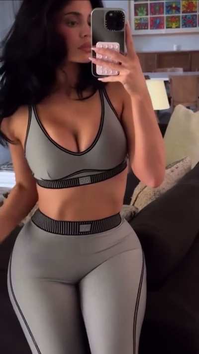 Goddess Kylie fit check