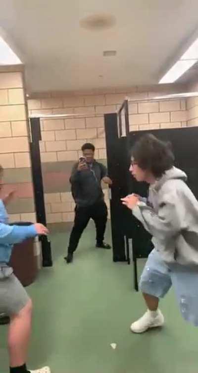 I’m the dude in the jorts and basically the fat dude kept picking on a really small freshman so i took his place, he wanted to go 30 seconds and only lasted 10z