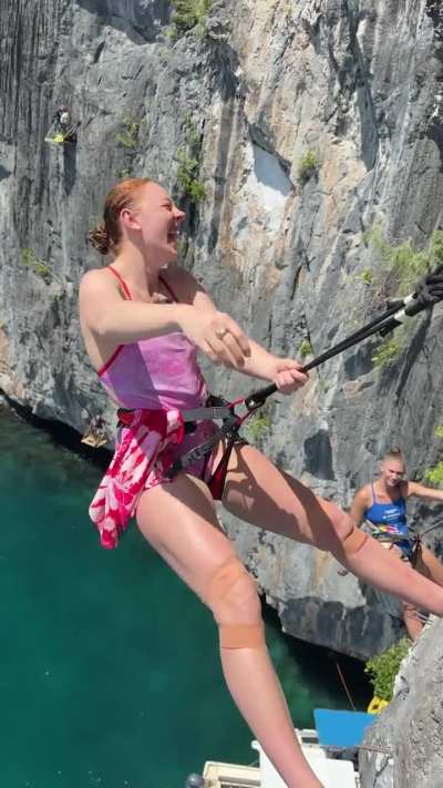 [Red Bull Cliff Diving] Divers have to climb to the platform in the Philippines‎