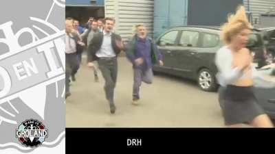 League of legends players when they discover that there is a girl in the game