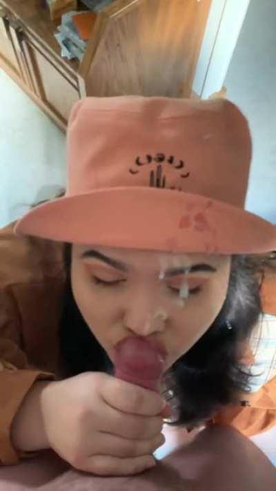 I love sucking cock with cum all over my face 🥰