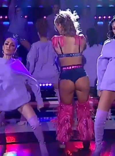 Flor Vigna moviendo el culo