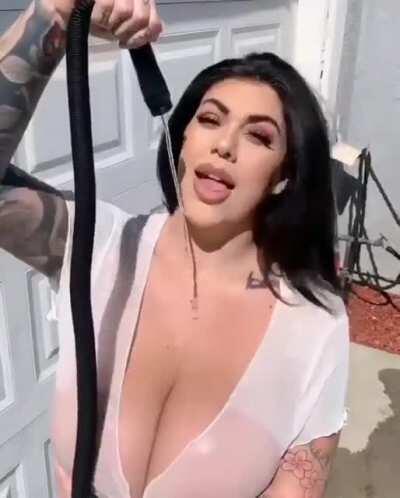 dahada büyüsünler diye suluyor herhalde orospu çocuğu