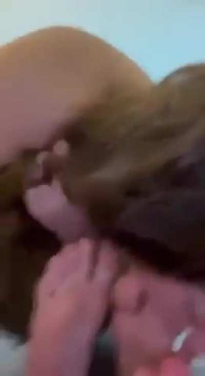 3 girls take turn on each others feet 🤤