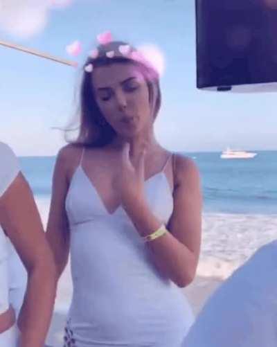 Alissa Violet humping Cindy Kimberly