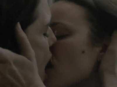Rachel Weisz and Rachel McAdams kissing and fingering each other