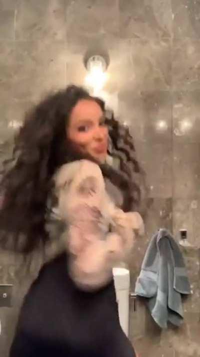 Tinashe twerking pt 2
