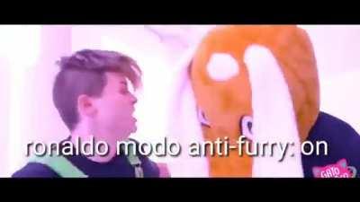 Ronaldo Modo Anti-Furry: On 😎👉👉